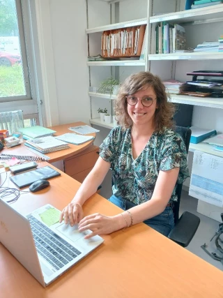 Julie Petiteau, conseillère en agronomie, spécialisée prairies et fourrages