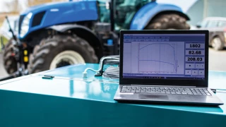 Reprogrammer le moteur des machines agricoles ne se fait pas à la légère