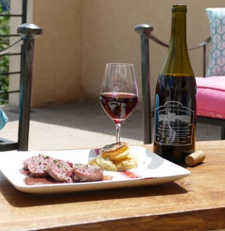Saucisse de Morteau  au Gamay de la Bougarde