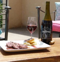 Saucisse de Morteau  au Gamay de la Bougarde